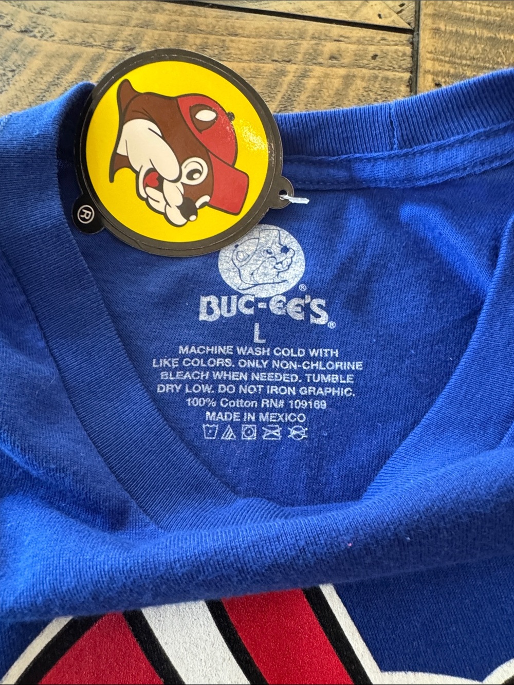 Buc-ees Patriotic Tee (2025) Size L NWT - Picture 4 of 6